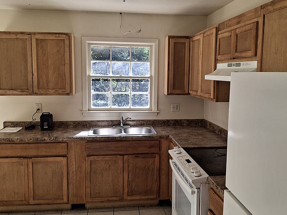 2nd image of 1717 E 32nd St