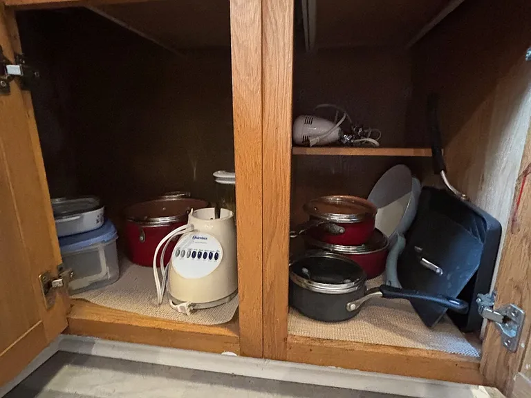Well supplied kitchen!