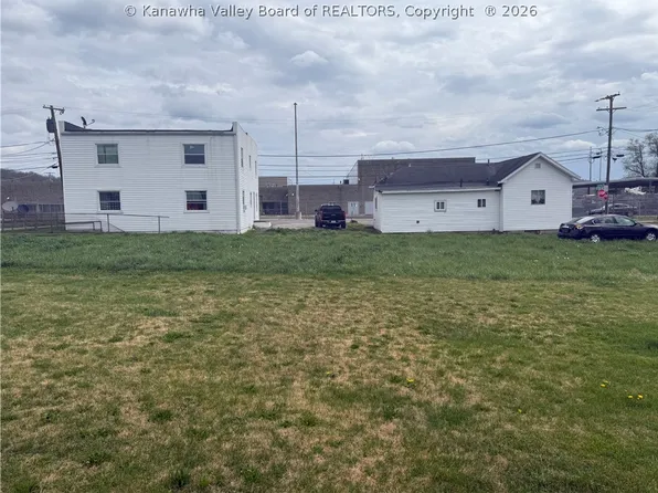 2902 & 2902-1/2 4th Ave W, Charleston, WV 25387