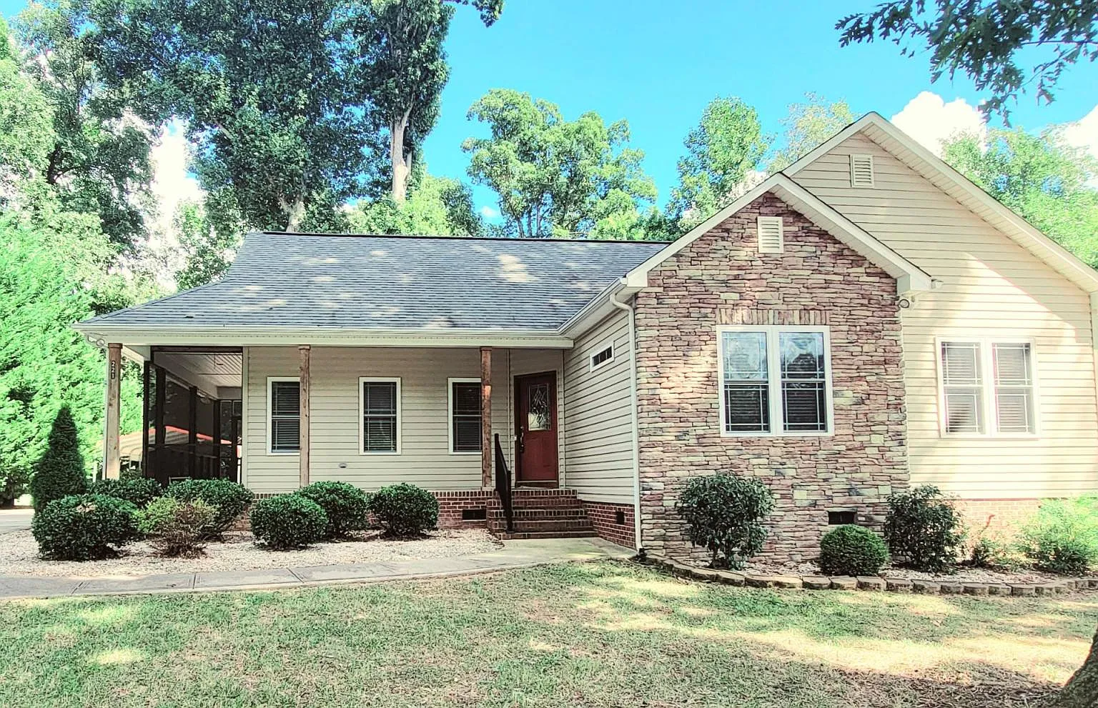 3 bed, 1570 sqft, $2,250 — Photo 1