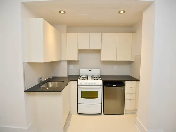 160 Huron St #50008A-205, Toronto, ON M5T 2B5