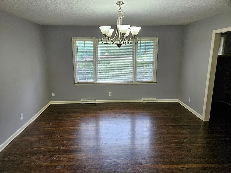 7508 Maple Ln — Photo 6