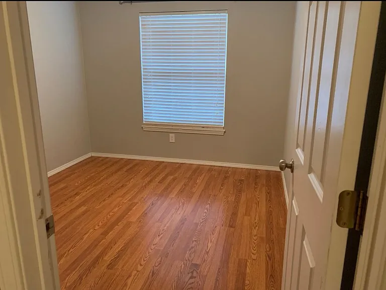 515 W Woodbine Rd — Photo 8