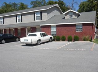 1220 N Iron Horse Dr, Fayetteville, AR 72703