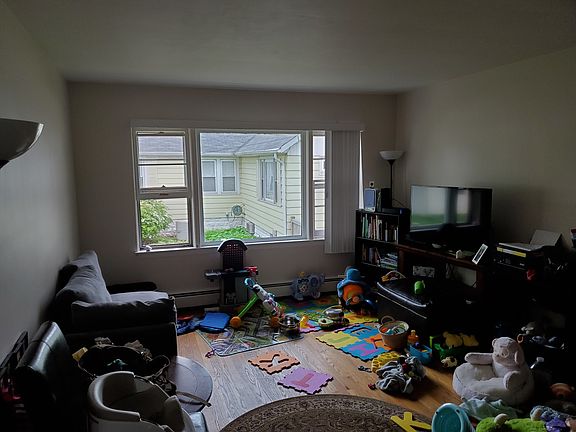 5th image of 112 W Burlington Ave
