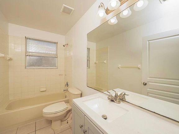 3rd image of 17568 W Lilac St