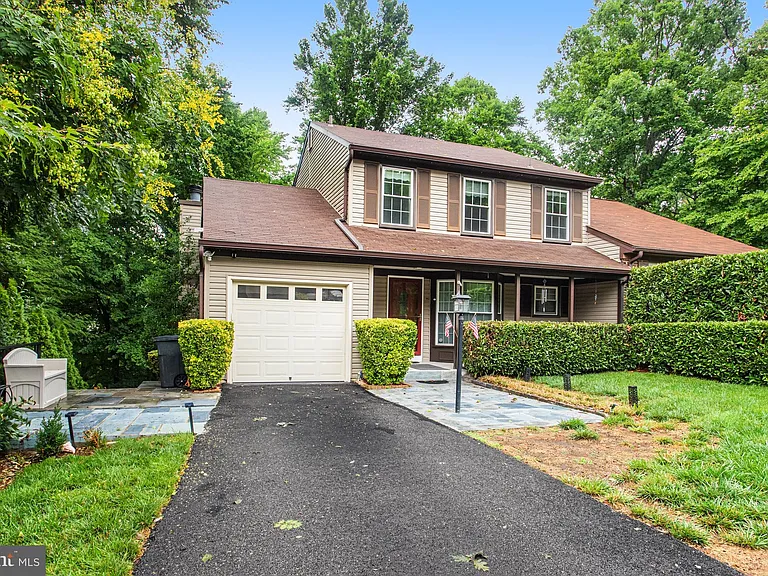 3434 Fort Lyon Dr — Photo 2