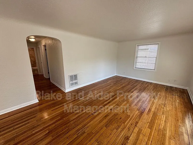 2 bed, 1.0 bath, 791 sqft, $1,695 — Photo 2