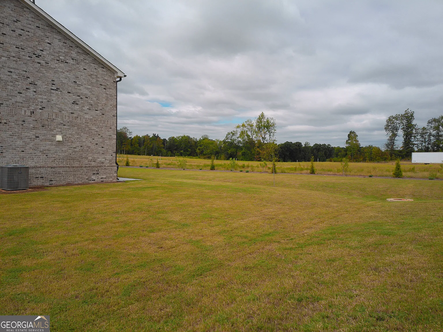 5 bed, 3.0 bath, 2570 sqft, $3,000 — Photo 2