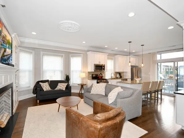 211 W Saint Paul Ave APT 3, Chicago, IL 60614