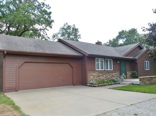 124 Amsterdam Dr, Pella, IA 50219