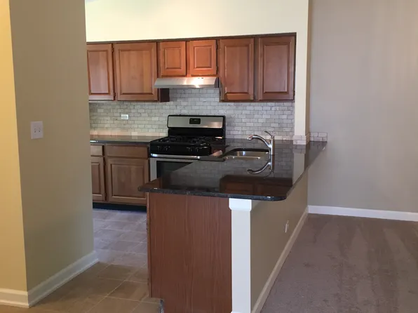 1830 Shetland Rd, Naperville, IL 60565