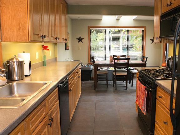 Kitchen and dining area