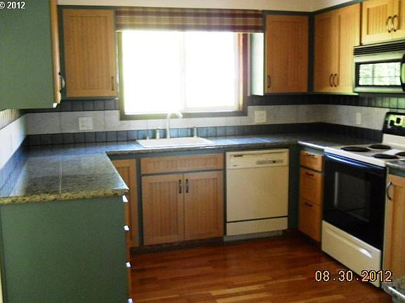 2nd image of 1013 NE 6th Ave