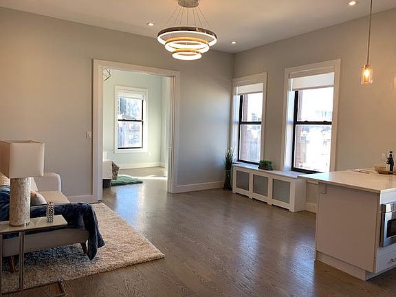 3rd image of 4260 Broadway APT 607
