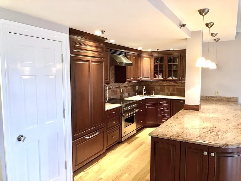 390 Commonwealth Ave — Photo 3