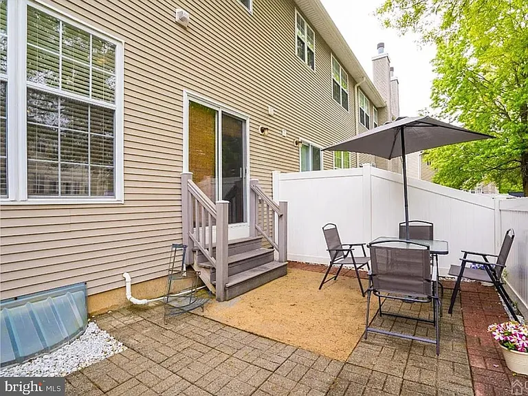 704 Dahlia Cir — Photo 22