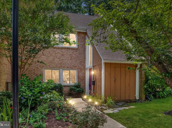 1474 Greenmont Ct, Reston, VA 20190