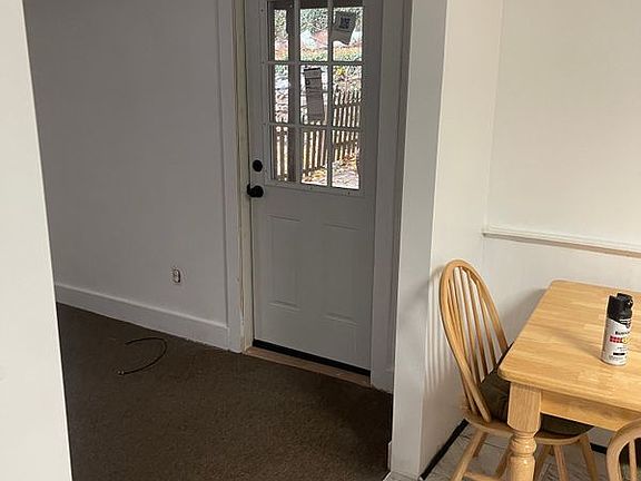 5th image of 31 Hawthorne Ave Unit 1