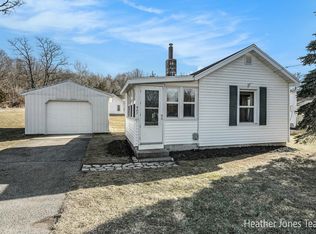 407 W Riverside Dr, Ionia, MI 48846