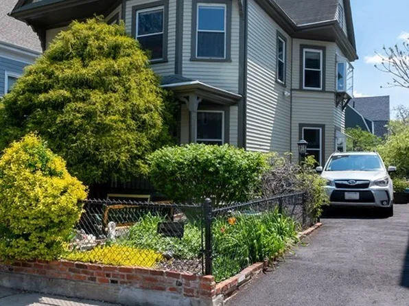 113 Dakota St, Dorchester, MA 02124