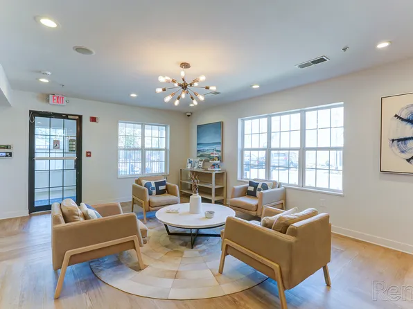 619 N Shore Dr #1, Jeffersonville, IN 47130