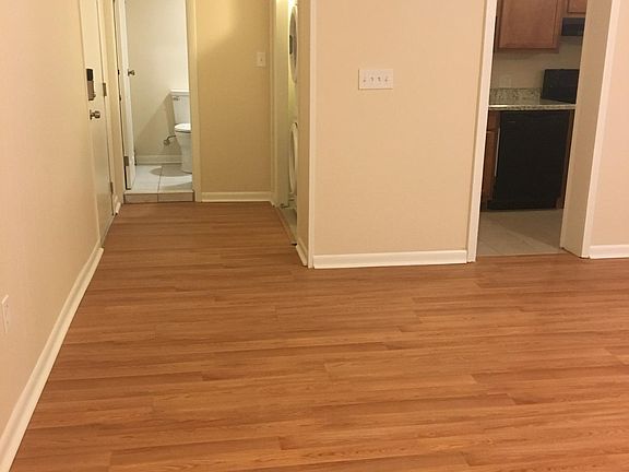 5th image of 48 S Lake Ave APT 9