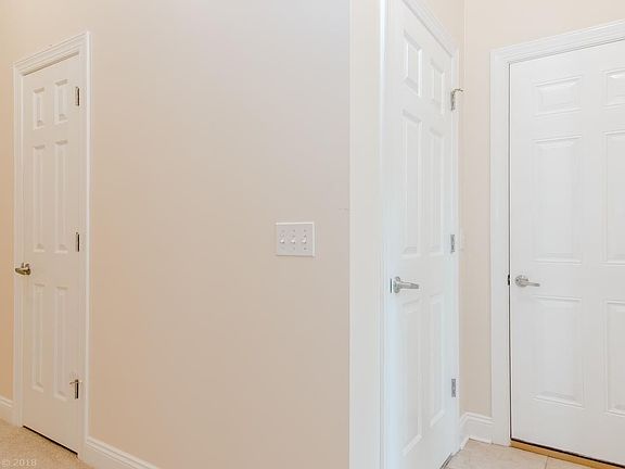 5th image of 1090 Oaktree Blvd