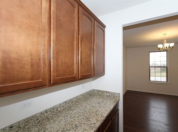 5th image of 797 Richwood Ave