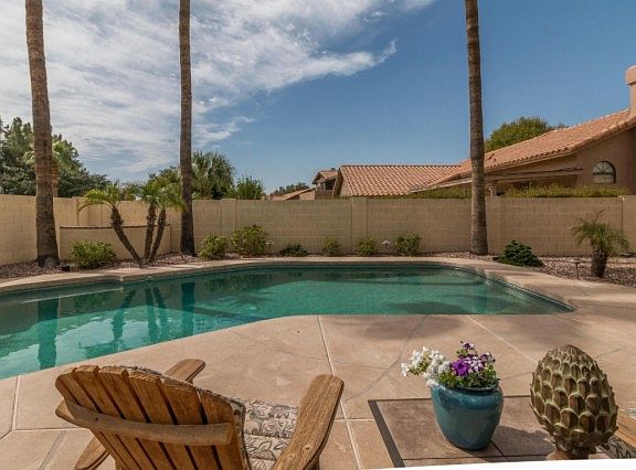 3rd image of 1107 W Iris Dr