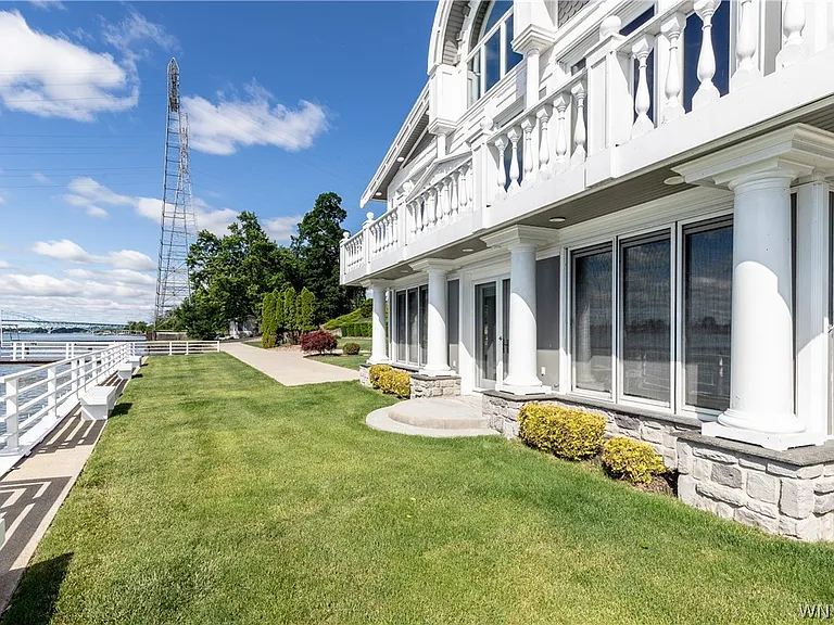 2039 E River Rd — Photo 41