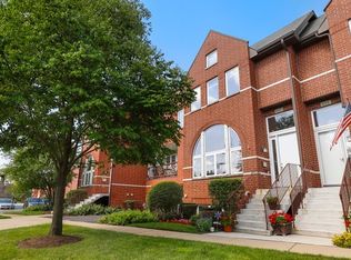 652 1st Ave, Des Plaines, IL 60016