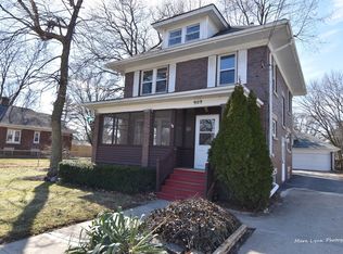 909 S 4th St, Aurora, IL 60505
