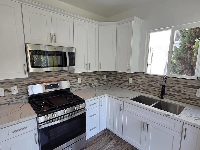 511 Rampart — Photo 18
