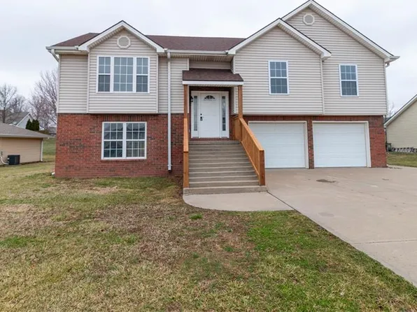 1005 E Pearl Ct, Savannah, MO 64485