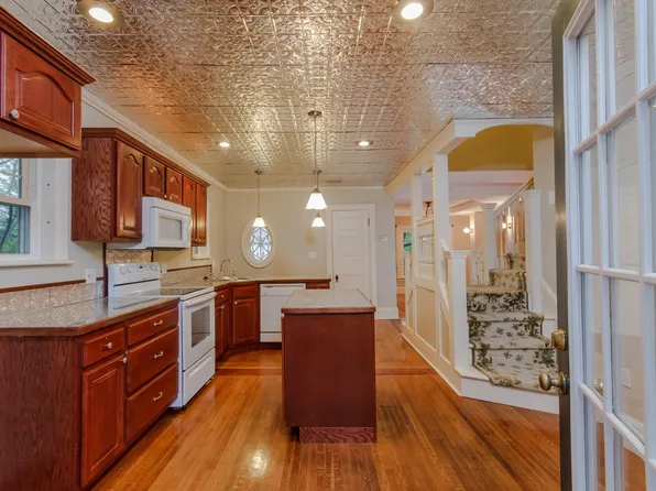 700 Pine St #2, Manchester, NH 03104