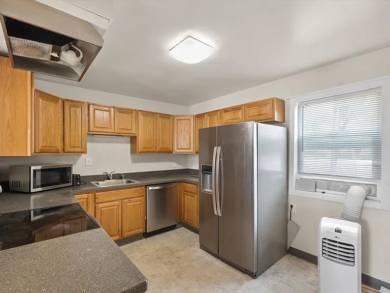 1701 Avenue C — Photo 4