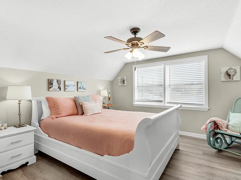 301 Chelsea Dr — Photo 26