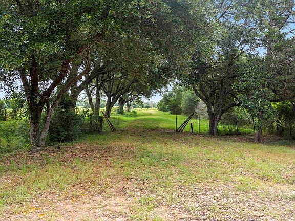 4th image of 1017 New Ulm Rd