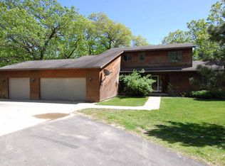 S10136 Bear Valley Rd, Lone Rock, WI 53556