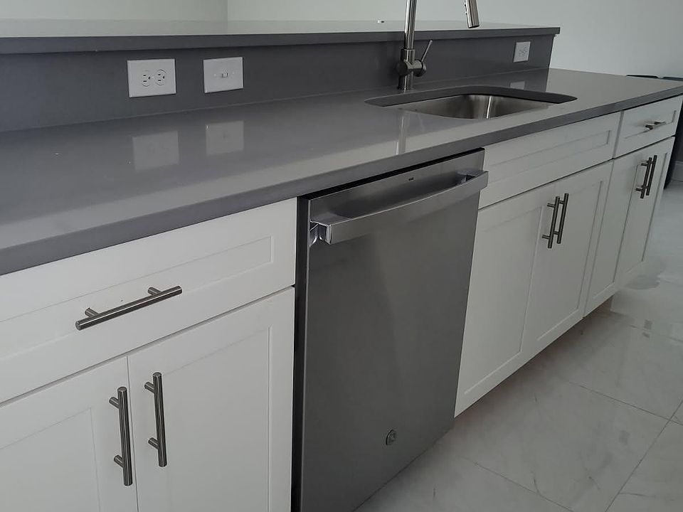 1st image of 960 Main St #1201