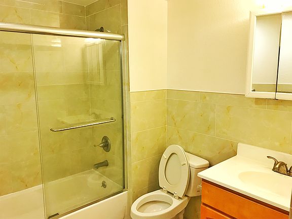 3rd image of 591 Monterey Blvd APT 4