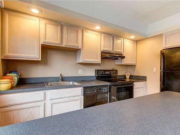 2nd image of 2128 Cottingham Dr