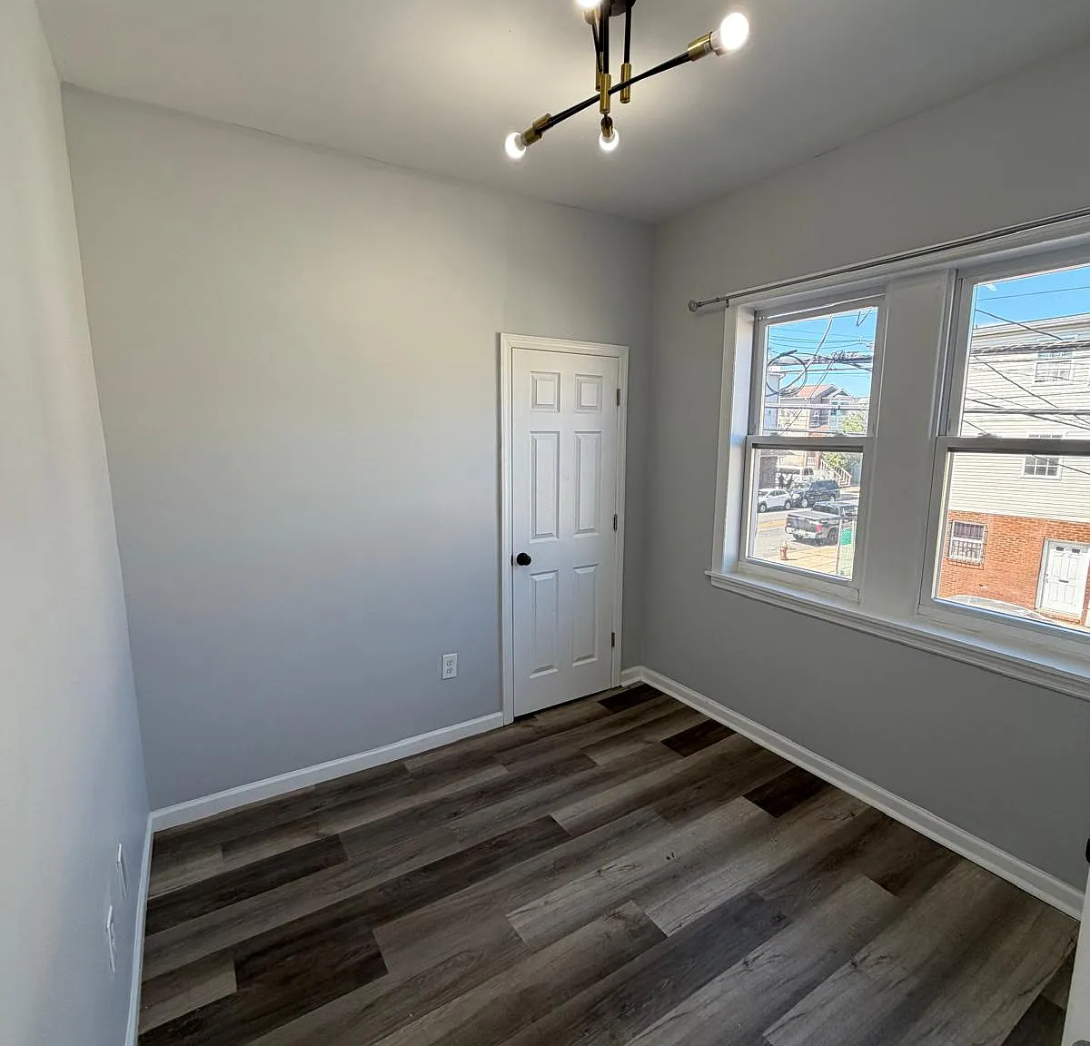3 bed, 1200 sqft, $2,150 — Photo 2