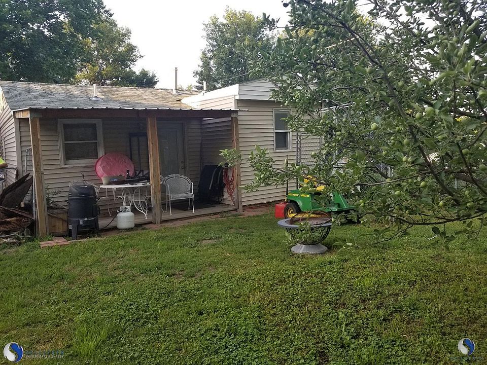 2nd image of 439 W 16th St