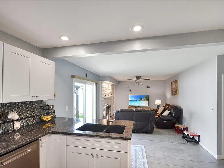 37653 Longacre Dr — Photo 9