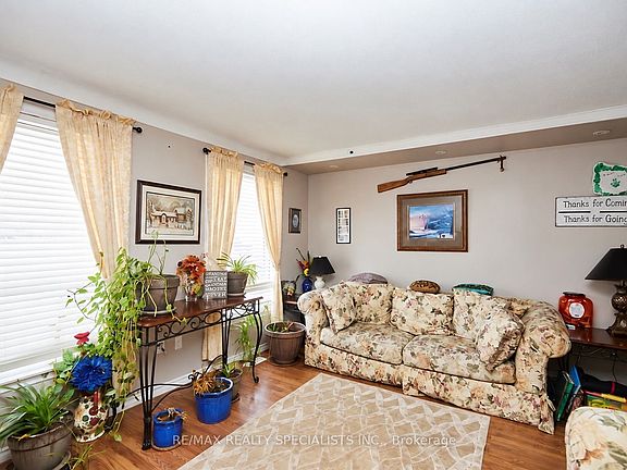 3rd image of 512 1st Ave