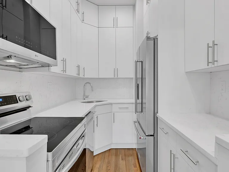 124 E 27th St #2A — Photo 2