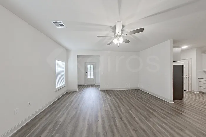 3 bed, 2.0 bath, 1618 sqft, $2,025 — Photo 3
