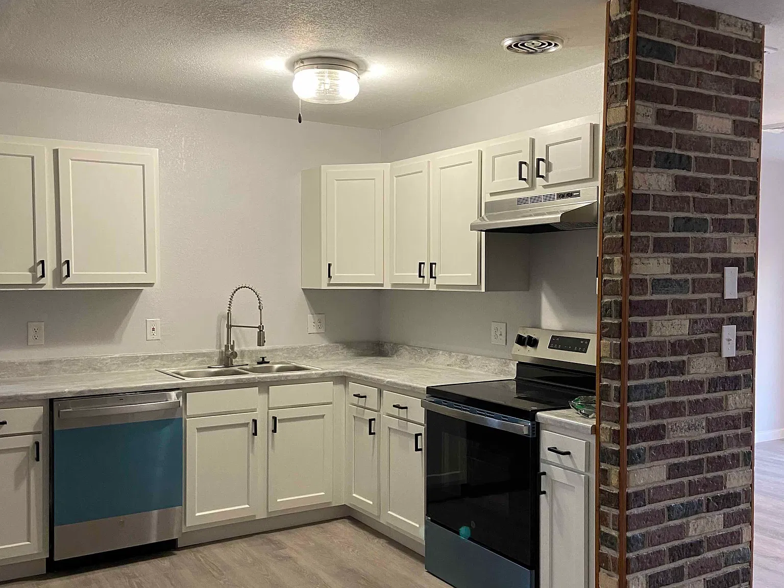 3 bed, 1239 sqft, $1,595 — Photo 3